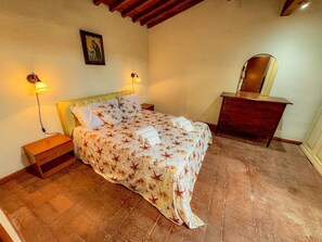 1 bedroom, iron/ironing board, WiFi, bed sheets - Raffa's Little House (Livorno)