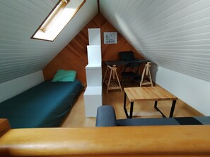 2 bedrooms, iron/ironing board, WiFi