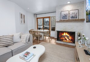 TV, fireplace