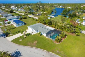 Exterior - Charming 3-bedroom pool House in delightful Englewood (Englewood)