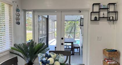 Charming 3-bedroom pool House in delightful Englewood