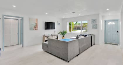 Charming 3-bedroom house with AC and WiFi in delightful Englewood