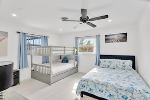 3 habitaciones, tabla de planchar con plancha, cuna de viaje y wifi