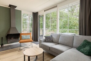 Living room - Bungalow in Park De Peel - Car-free Retreat (Vlierden)