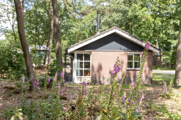 Bungalow In Park De Peel - Car-free Retreat - Helmond