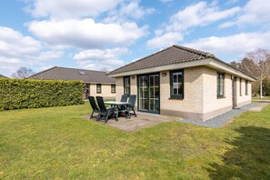 Exterior - Bungalow in Veluwe With Sauna & Nature Views (Putten)