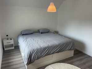 2 chambres, fer et planche à repasser, Wi-Fi gratuit, draps fournis