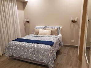 Iron/ironing board, WiFi, bed sheets