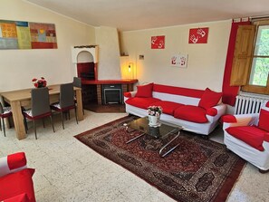 تلفزيون ذكي، مدفأة، كُتُب