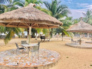 Front of property - Traveller beach lodge (Elmina)