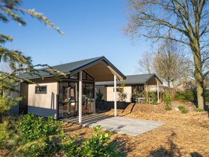 Exterior - Tiny House by Lake Veluwe With Water Sports (Biddinghuizen)