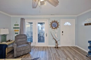 Smart TV - Starfish Retreat Condo Walk to Carolina Beach (Carolina Beach)