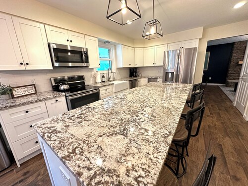 "Stay 'n Play" in Mason - Game Room/ 4 Season Room/ Wooded Private yard/ Firepit