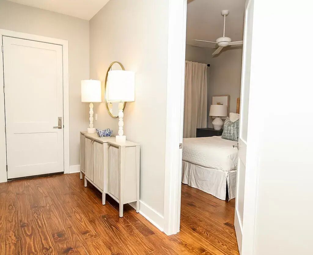 Cozy 2-bedroom condo- steps from the Square in Oxford