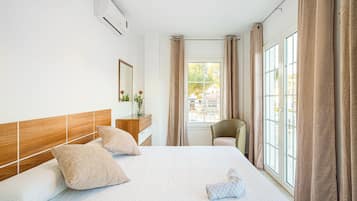 Casa | 2 habitaciones, muebles diferentes y tabla de planchar con plancha