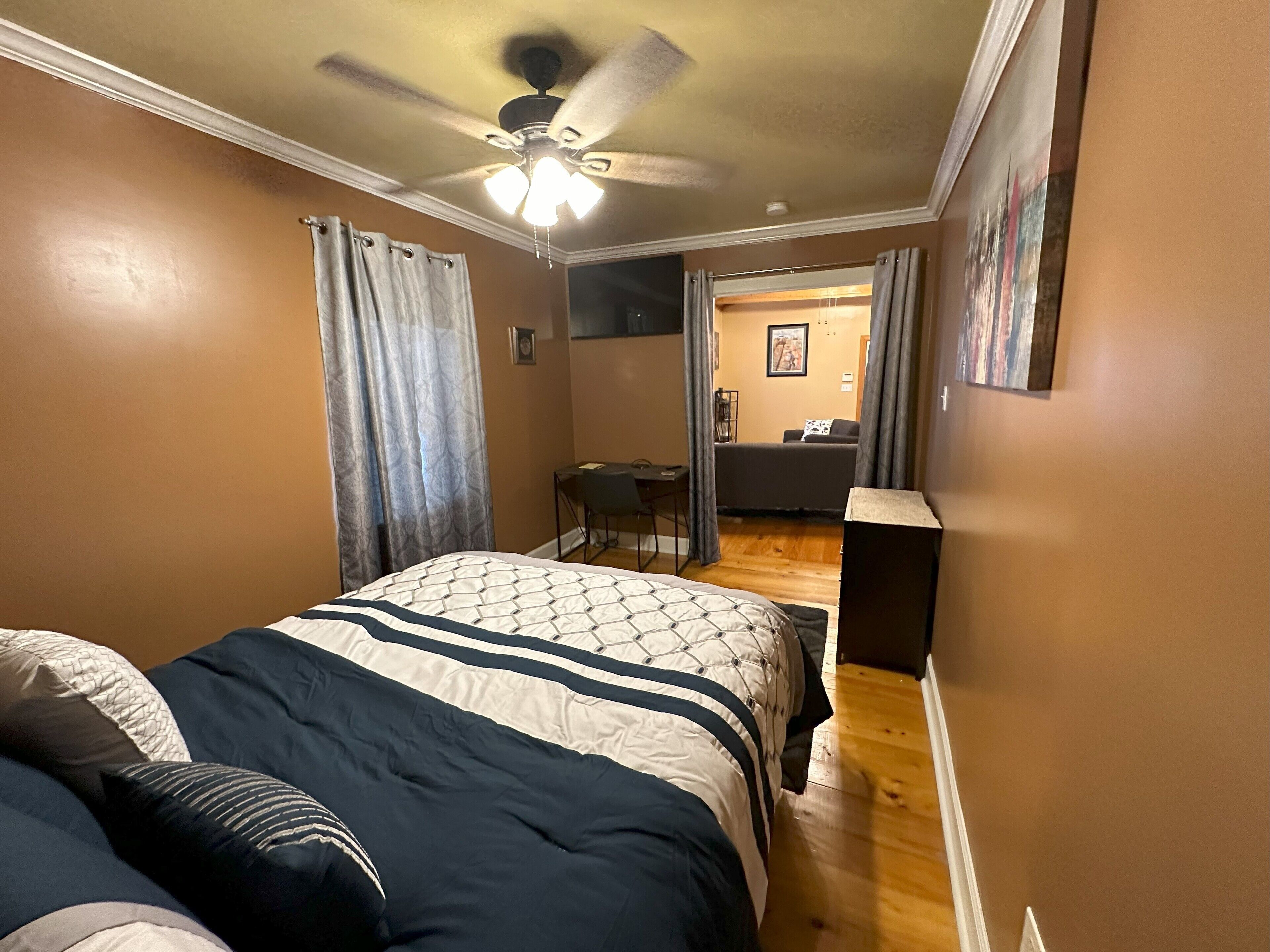 2 bedrooms, desk, iron/ironing board, free WiFi