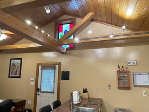 Dining - Chez Le Fleur: A Cozy 2 Bedroom Home with Patio, Fenced Yard & Wi-Fi Min to I-10 (Scott)