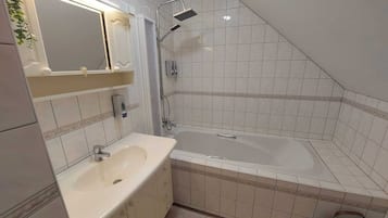 Doccia, asciugacapelli, asciugamani, sapone