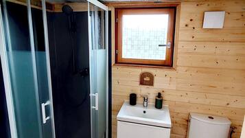 Dutxa, assecador de cabells, tovalloles i paper higiènic