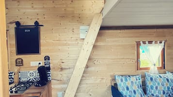 2 quartos, ferros/tåbuas de passar roupa, berço de viagem