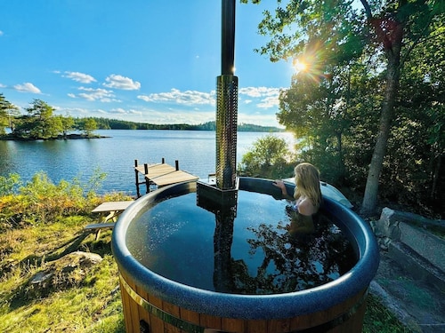 Ferien Direkt am See mit Sauna, Badetonne, Boot und Eigenem Steg Kpl. Saniert