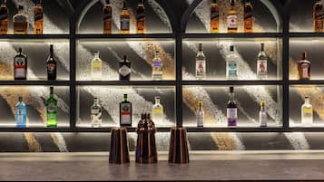 Quầy bar bên hồ bơi