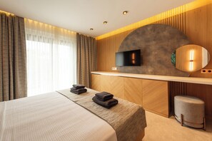 豪華客房, 陽台, 海景 | 客房內保險箱、書桌、筆電工作空間、隔音