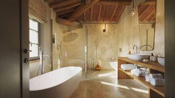 Doccia, asciugacapelli, bidet, asciugamani