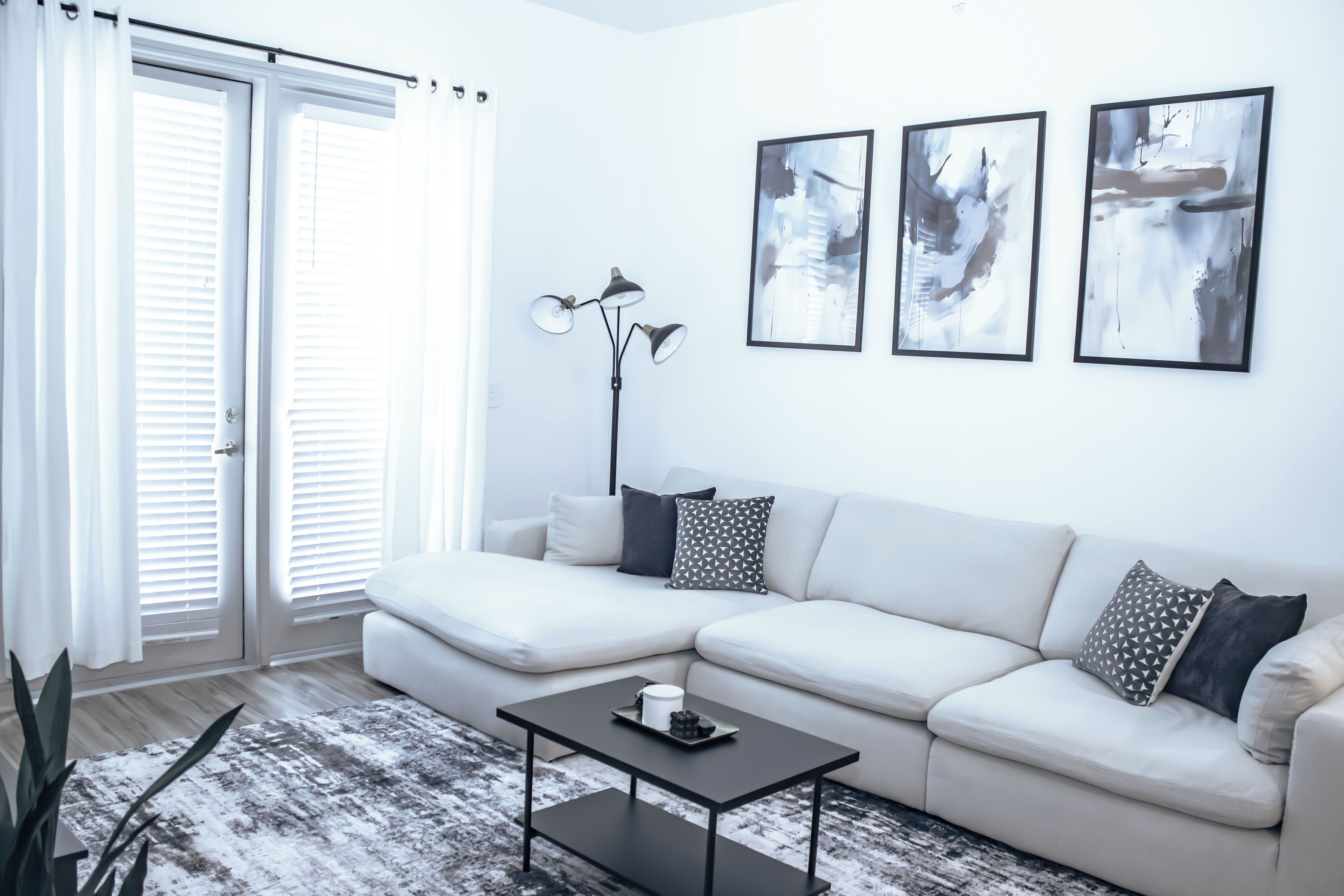 Spacious 2 bedrooms 2 baths!! KING BED, 2 FULL BEDS, POOL, GYM! Family-friendly 