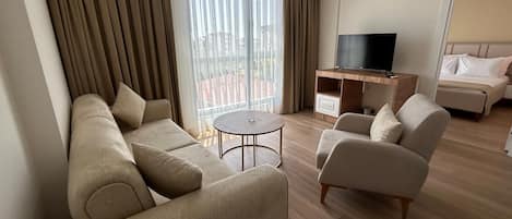 Deluxe-Suite, 1 Queen-Bett und Schlafsofa | Wohnbereich