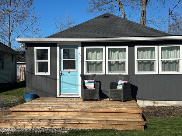 Exterior - Cozy Cottage Beach Retreat- Minutes to water, beach, USA border, Niagara Falls (Fort Erie)