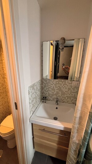 Hair dryer, towels, soap, toilet paper - Lola's House (Roma)