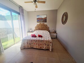 3 bedrooms, in-room safe, iron/ironing board, travel crib