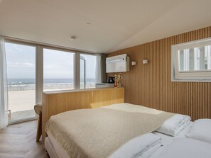 Chalet | 1 bedroom, individually furnished, bed sheets - Beach House in Zandvoort With Sea View (Zandvoort)