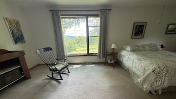 3 quartos, ferros/tábuas de passar roupa, berço de viagem