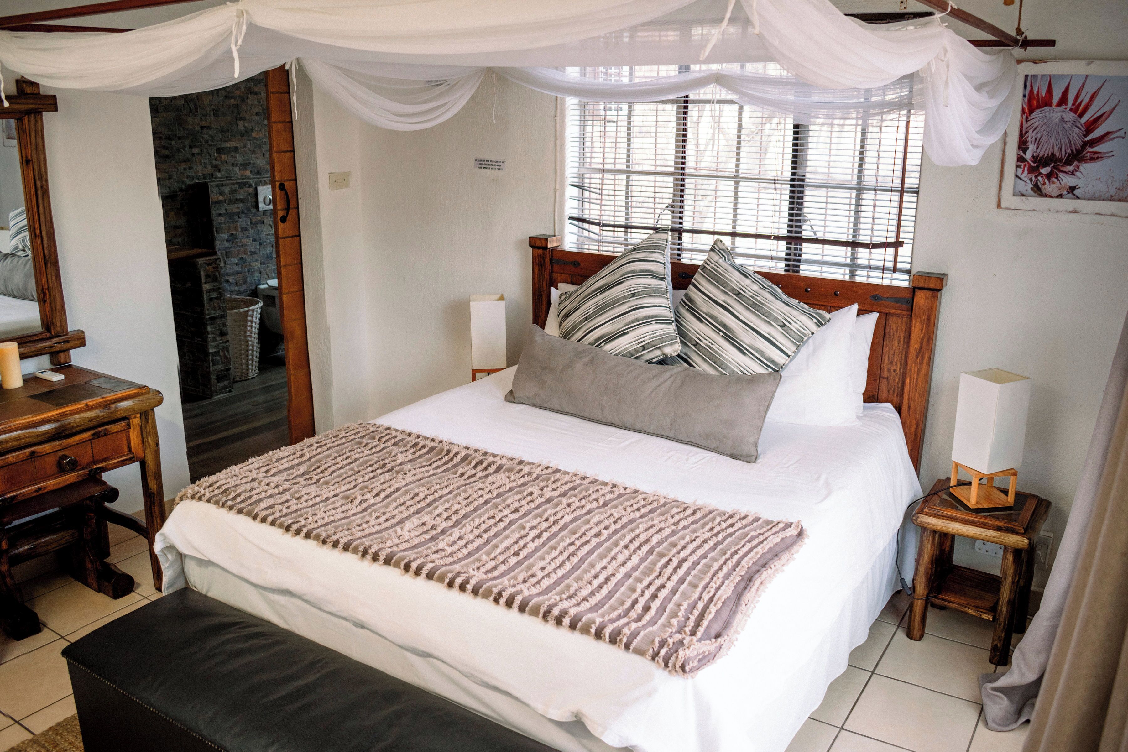 2 makuuhuonetta, tallelokero huoneessa, silitysrauta/-lauta