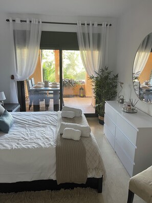 2 bedrooms, iron/ironing board, WiFi, bed sheets - Luxury complex 2 bed apartment with 5 pools and close to beaches, marina & golf (MANILVA)