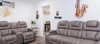 Charming 4bed/3bath with Pool Table -2King/3Queen Beds