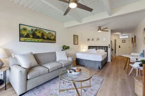 Smart TV - Remodeled Ground floor studio AC across from beach (Kihei)