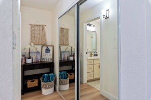 Interior - Remodeled Ground floor studio AC across from beach (Kihei)