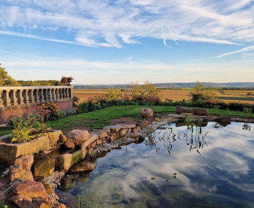 Wonderful family and pet-friendly country house cottage with WiFi in Feilsdorf