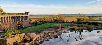 Wonderful family and pet-friendly country house cottage with WiFi in Feilsdorf