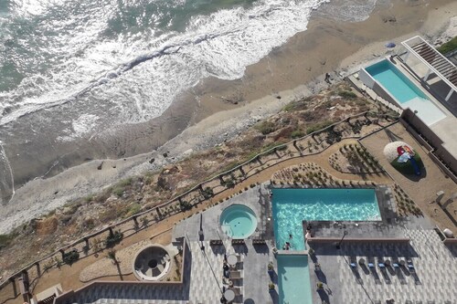 Luxury Beach Condo with Pool