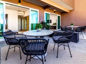 屋外ダイニングエリア