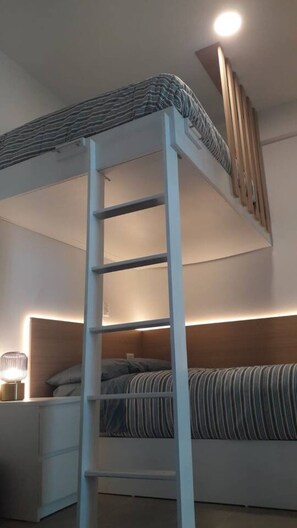 1 室のベッドルーム、デスク、WiFi