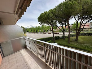 Terrace/patio - Flat With Parking Space and Shared Pool (San Michele al Tagliamento)