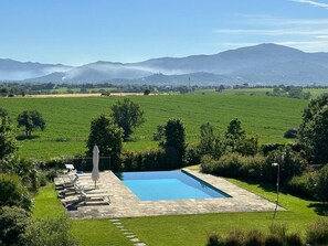 Outdoor pool - 4 Bedroom Tuscan Country Villa with Infinity pool & stunning views near Cortona (Brolio)