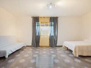 Casa | 4 dormitorios y ropa de cama