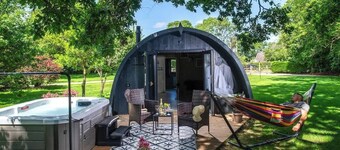 Squirrels Drey | Hot Tub Stay in the Cotswolds