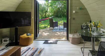 Squirrels Drey | Hot Tub Stay in the Cotswolds